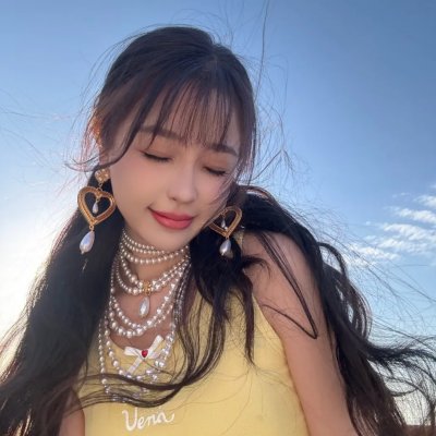 戴脚镣的女孩